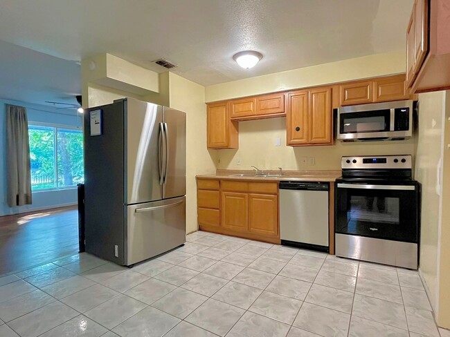 Photo - 2611 Pembrook Dr