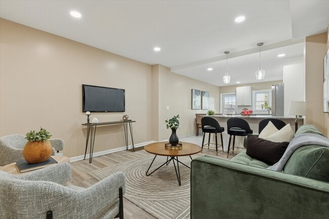 Photo - 39 W Front St