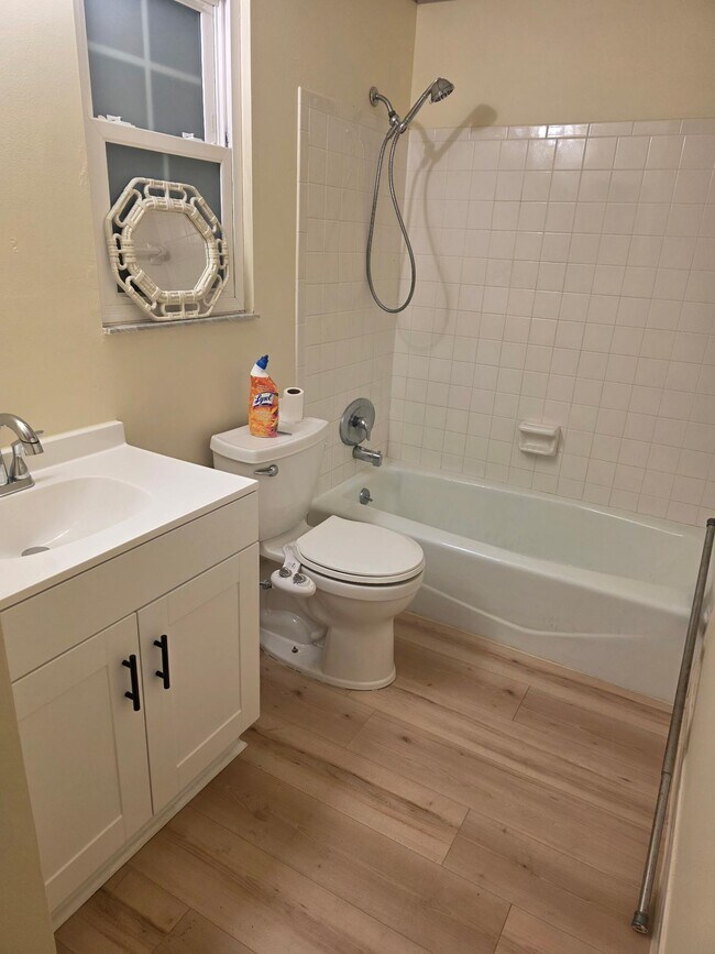 Photo - 481 Emerald Rd