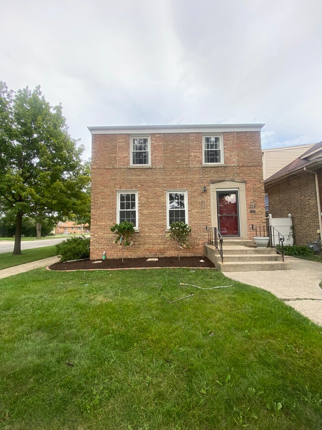 Building Photo - 735 Hull Ave Rental