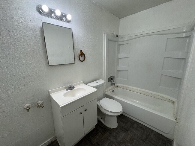 Photo - Fourplex two bedroom unit is ready to move in in Castle Hill Unidad 2