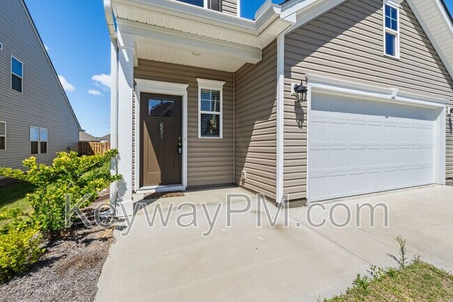 Photo - 651 Manitou Cir