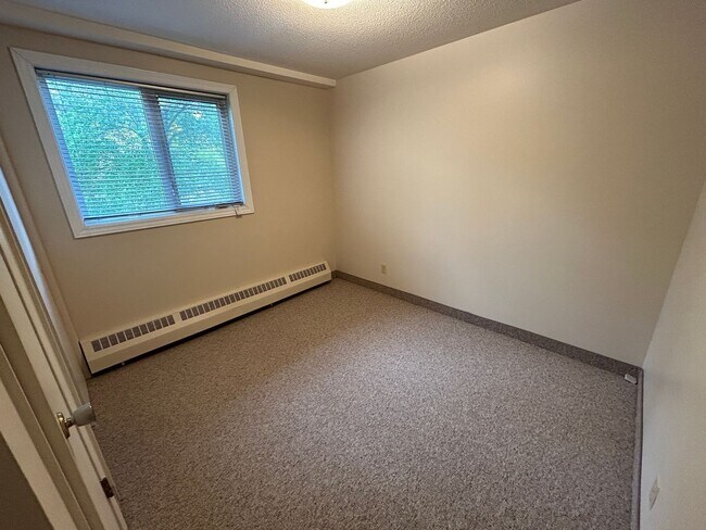 Photo - 3104 Victoria Avenue