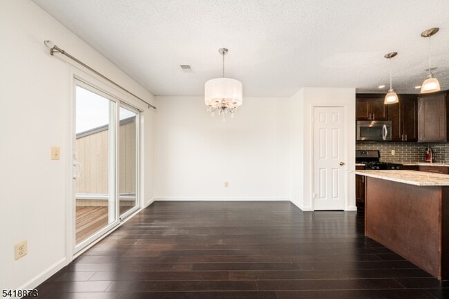 Photo - 11 Colton Cir