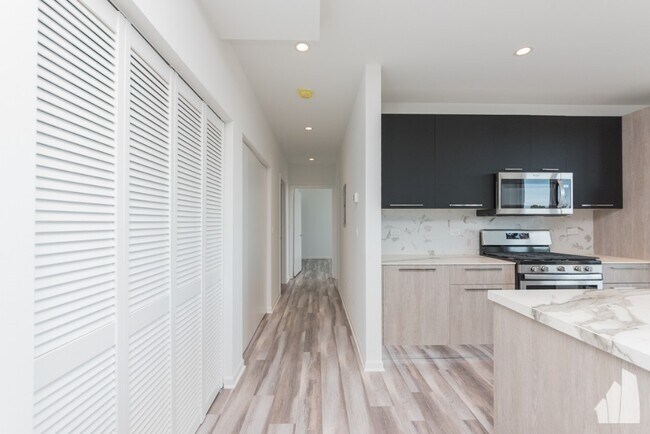 Photo - 2533 W Fullerton Ave Unidad 202 Rental