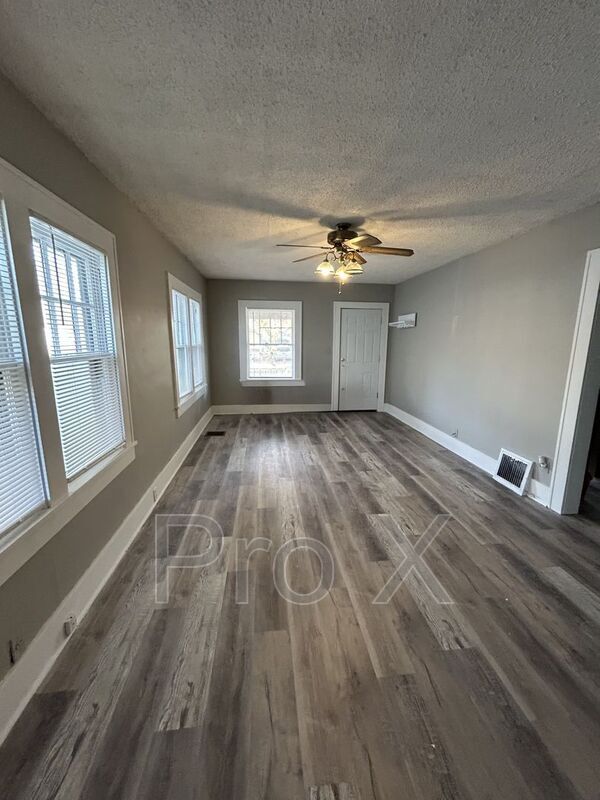 Photo - 419 E Jackson St