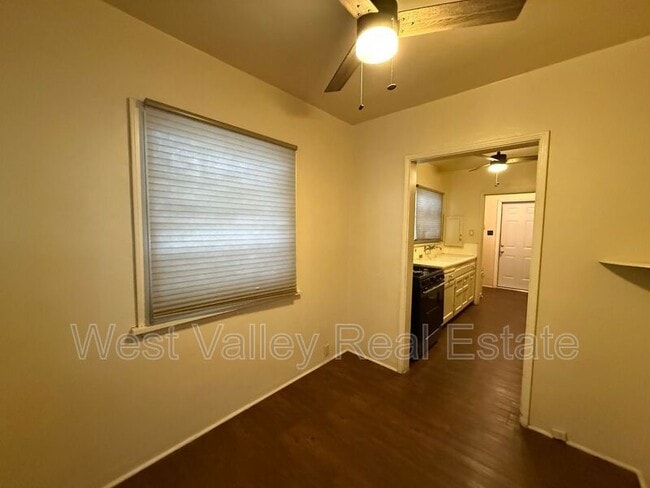 Photo - 1605 Howard Ave Unidad #B