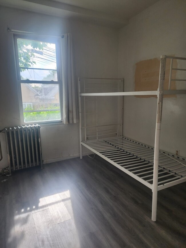Building Photo - 352 S Tenth Ave-3 Floor ATIC Unit 3 Floor ATIC