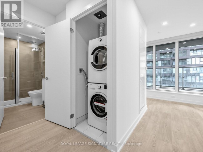 Photo - 1 Quarrington Ln Unité 1007