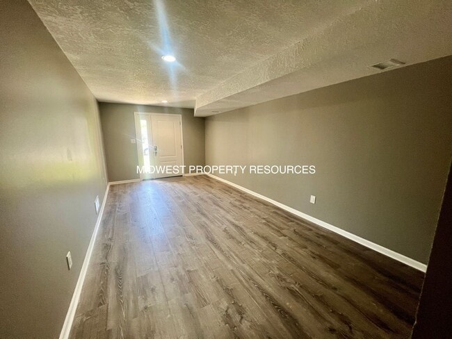 Photo - 205 NW Market Pl