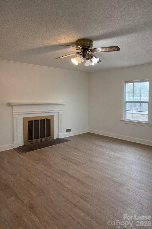 Photo - 926 S York St