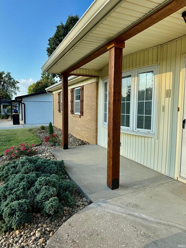 404 S Hickory Dr