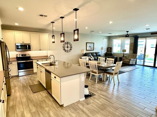 Photo - Massive RV Garage plus fantastic floorplan in Casa Vista