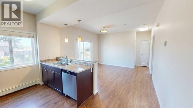 Photo - 10004-1097A 97A St