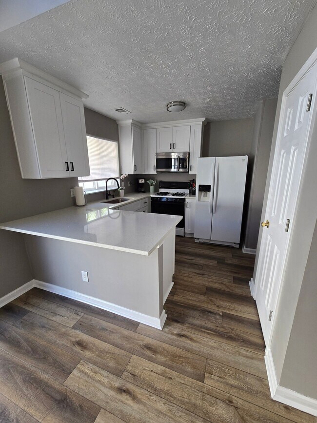 Photo - 231 Windcroft Ln NW