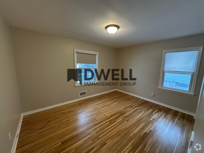 Building Photo - 819 11 1/2 Street SW - One Month FREE! Rental