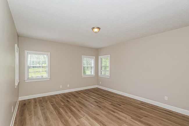 Photo - 495 Fairway Ct