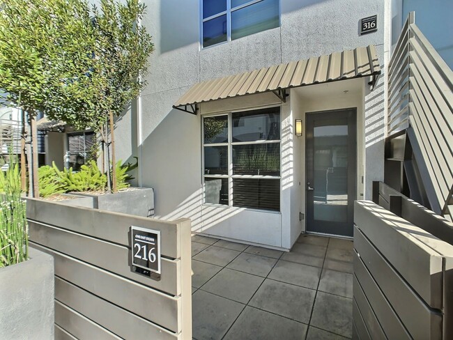 Beautiful 1 Bedroom Condo with Large Patio - Beautiful 1 Bedroom Condo with Large Patio Unit 216