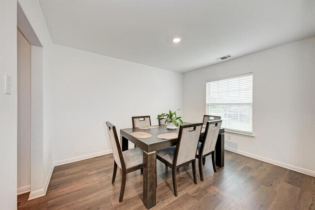 Photo - 132 Maywood Ln