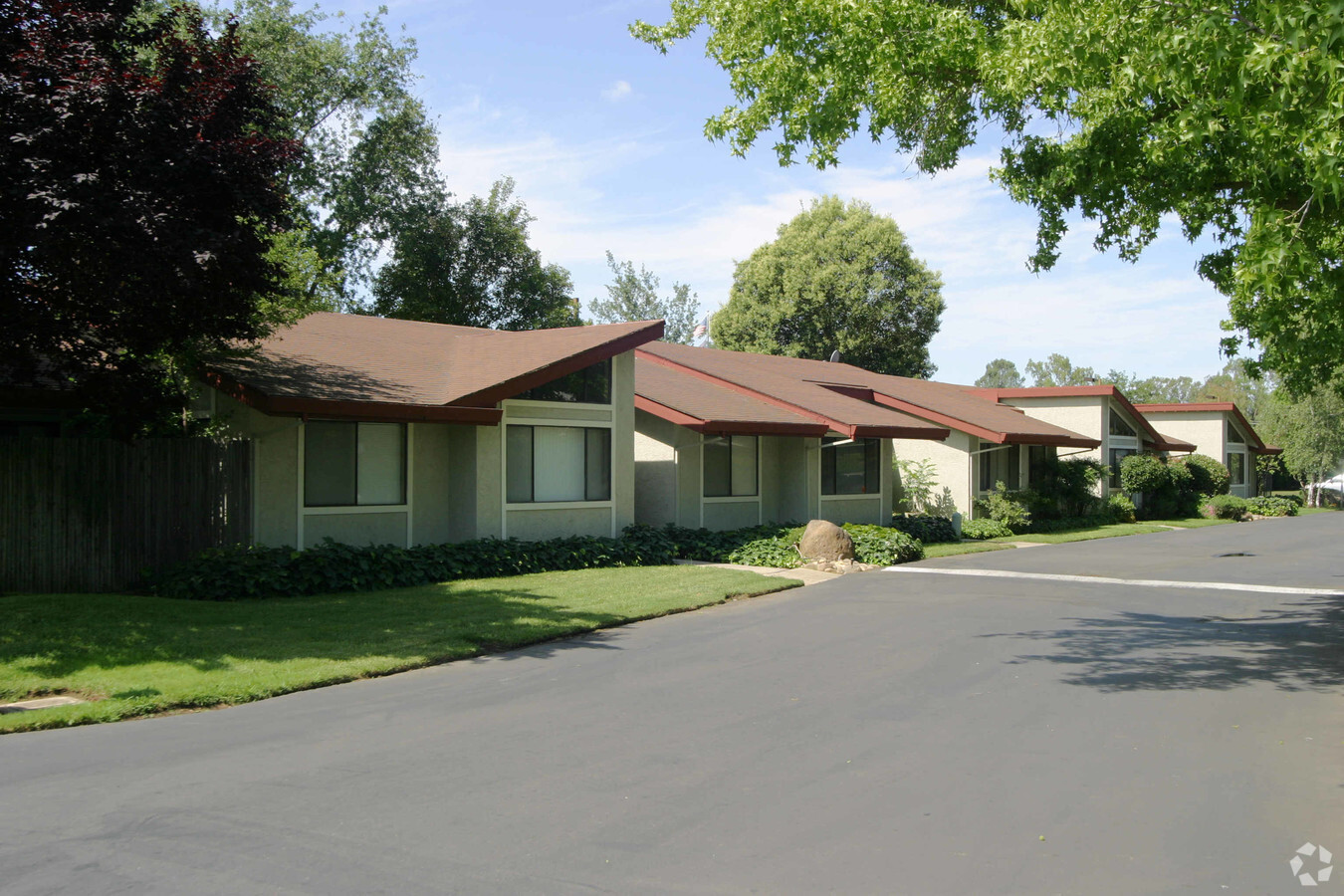 Whispering Oaks - Whispering Oaks Apartments