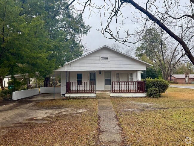 Building Photo - Comfortable Country Style Home Near Hospit...