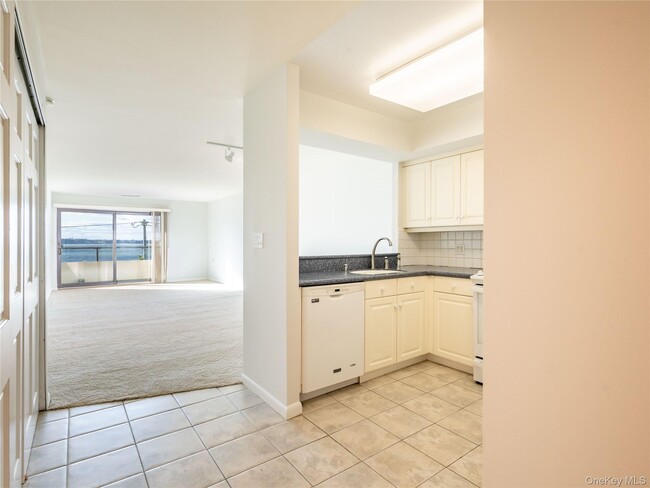 Photo - 372 Main St Unidad 105