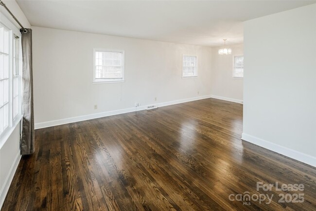 Photo - 7029 Yorktowne Dr