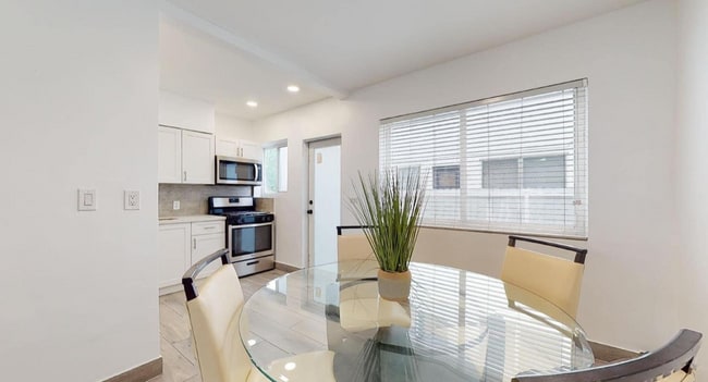 857 81st St Unidad 3