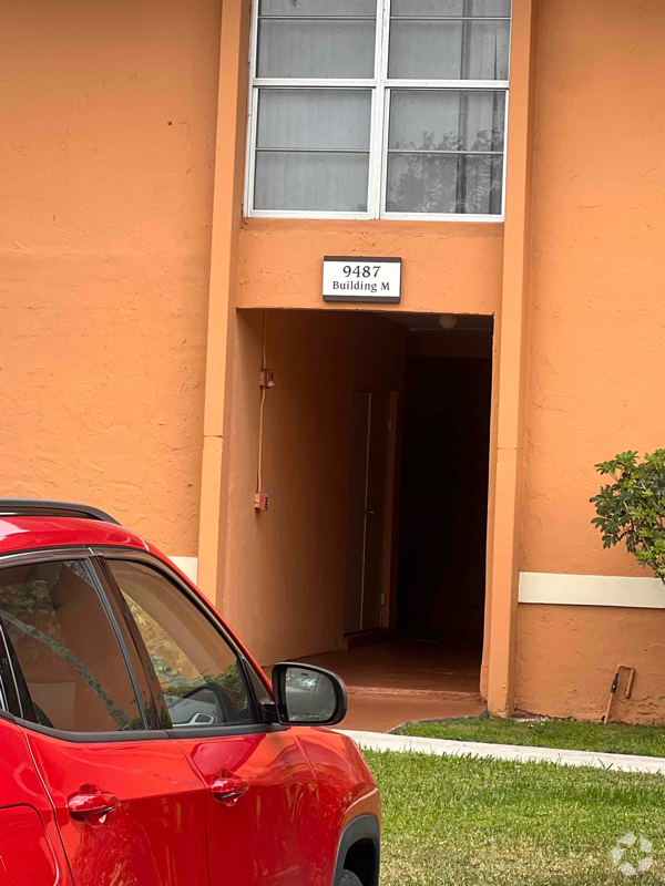 Building Photo - 9487 SW 76th St Rental