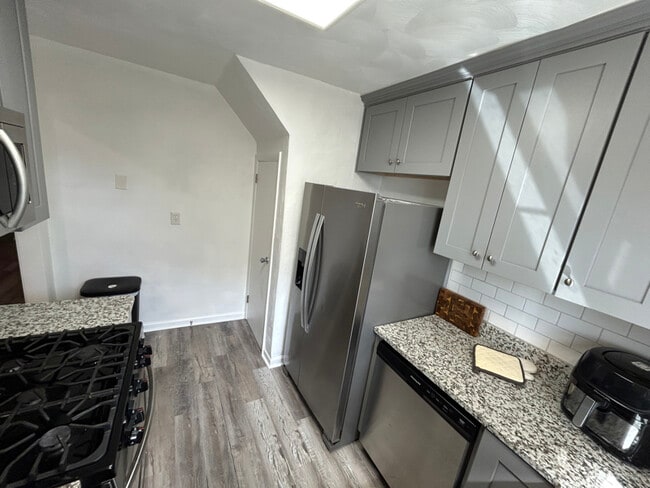 Photo - 911 Sherman Ln