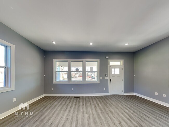 Photo - 629 Windsor St SW