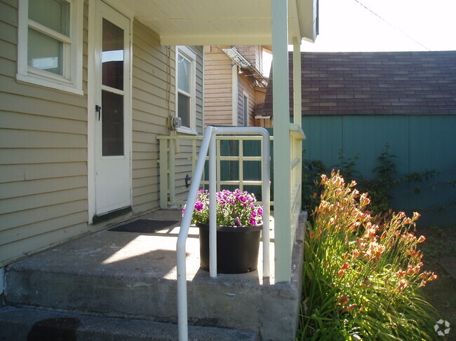 private entry - 1723 W College Ave Unit #2 Rental