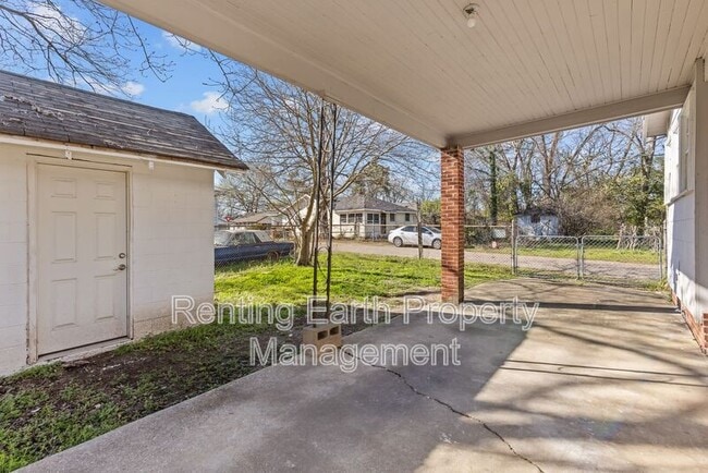 Photo - 1402 Bragg St