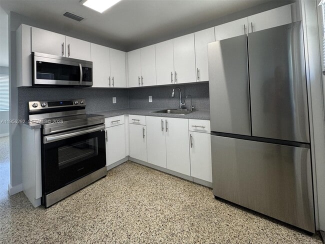 Photo - 575 E 22nd St Unit 3