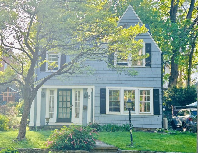 Photo - 1086 Valley Rd House