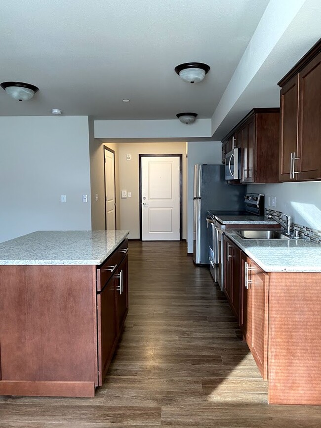 Kitchen & Entry