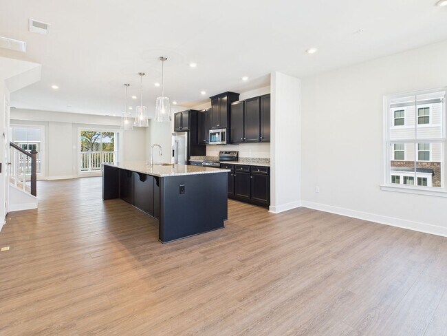 Photo - 2802 Calgary Ln