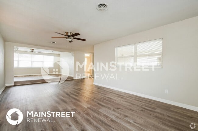 Building Photo - 924 Ave T SE Rental