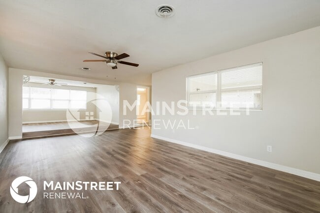 Building Photo - 924 Ave T SE Rental