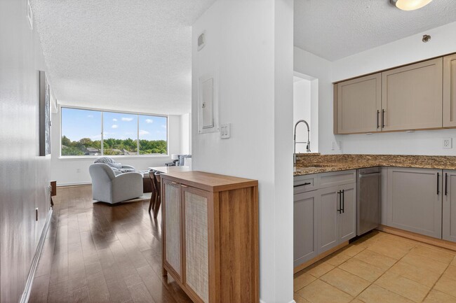 Photo - 10101 Grosvenor Pl Unit 614