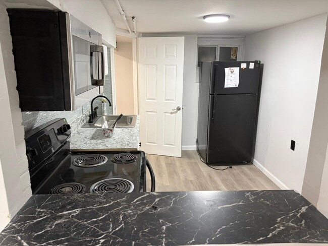 Photo - 327 Dover St