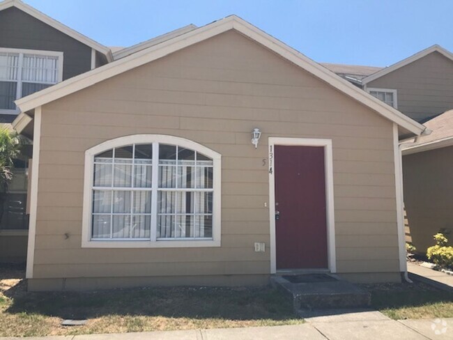 Building Photo - 1-Story Townhouse