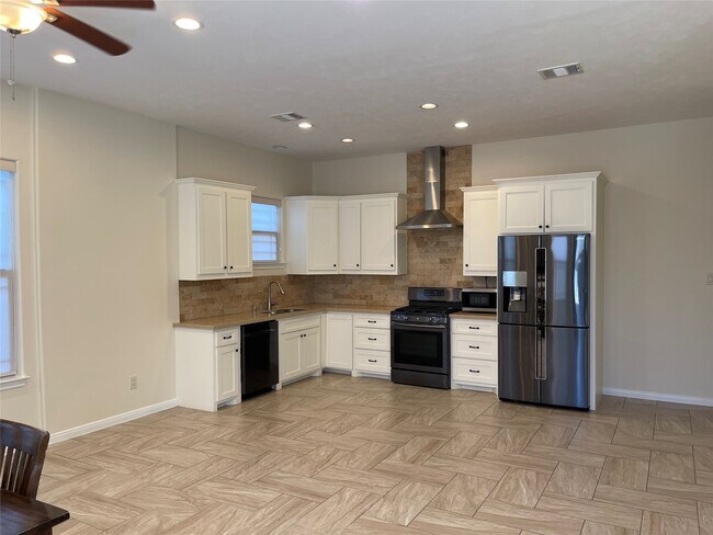 Photo - 3406 Elser St