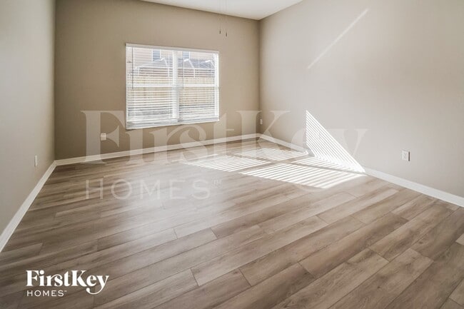 Photo - 722 Parsons Pointe St