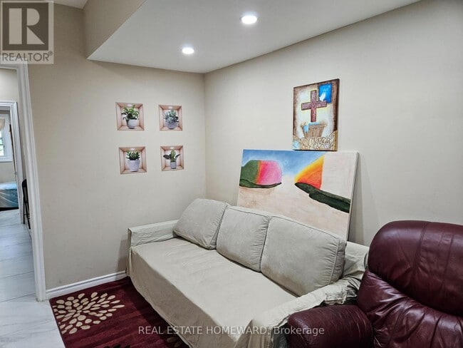 Photo - 141 Coxwell Ave