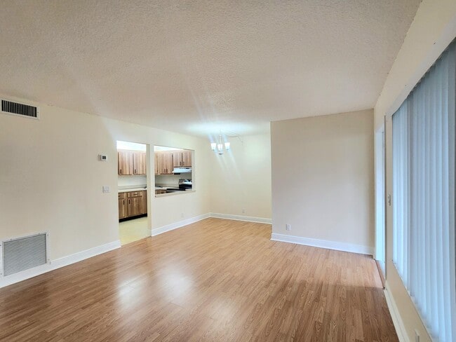 Photo - 133 Lake Pine Cir