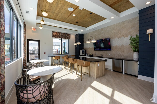 Salón del club - The Refinery at Sugar Hill Apartments and ...
