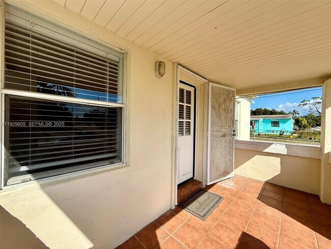 Photo - 2403 Scott St