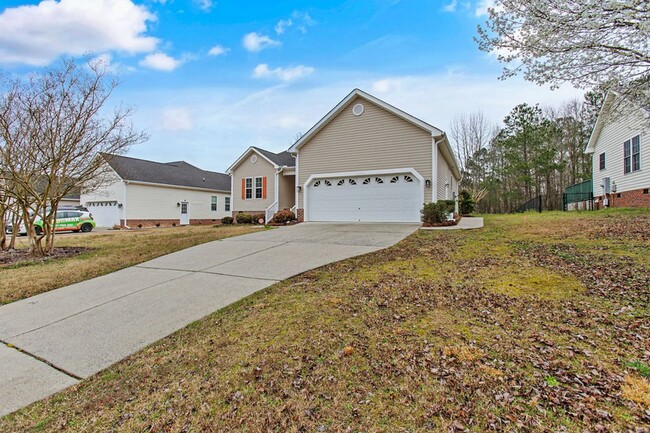 Photo - Adorable Ranch Home With Garage and Screen Porch!