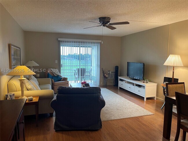 Photo - 17001 NE 13th Ave Unit 302